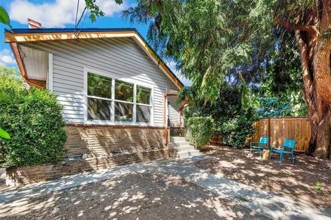 734 N 104th St, Seattle, WA 98133