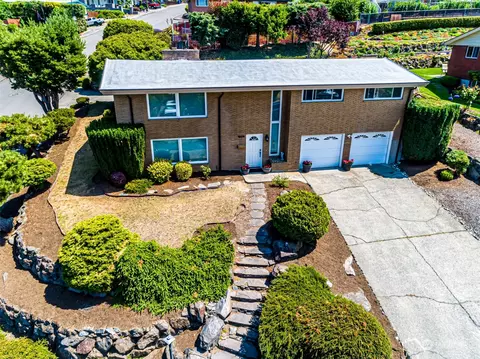 156 Monterey Dr NE, Renton, WA 98056