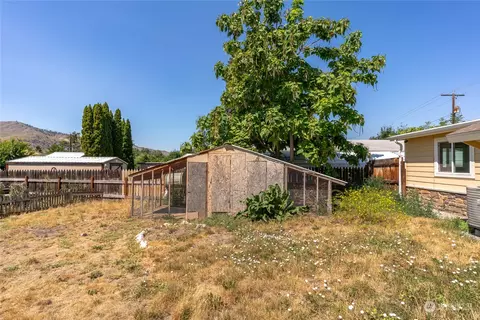 124 E Gibson Ave, Chelan, WA 98816 photo 18