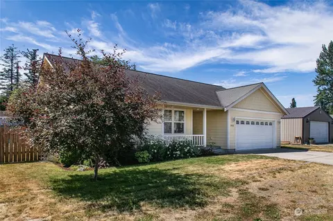 303 W 1st St, Nooksack, WA 98276