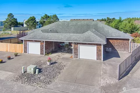 120 28th St NW, Long Beach, WA 98631