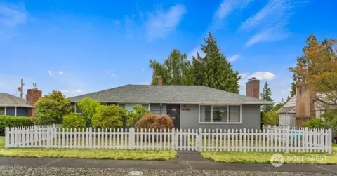 2121 N Shirley St, Tacoma, WA 98406