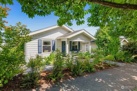 4452 39th Ave SW, Seattle, WA 98116