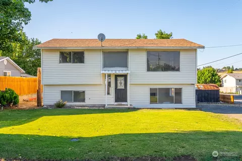 100 Fern St NW, Royal City, WA 99357
