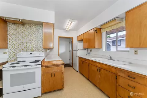 3207 Halverson Ave, Bremerton, WA 98310 photo 10