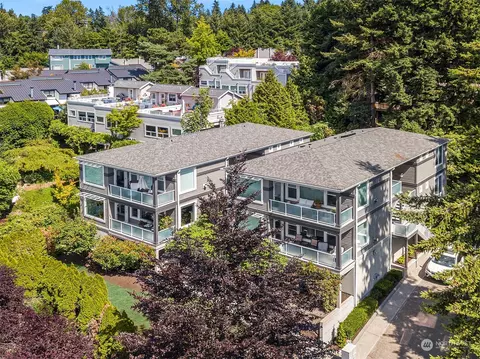 11305 NE 68th St, Kirkland, WA 98033