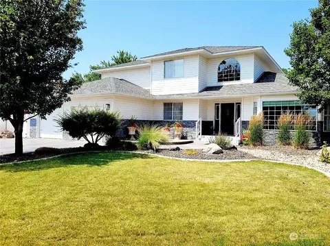 1014 Edgewater Ln, Moses Lake, WA 98837