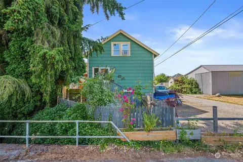 411 Yew St, Centralia, WA 98531