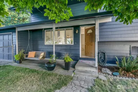 2703 SW 105th St, Seattle, WA 98146
