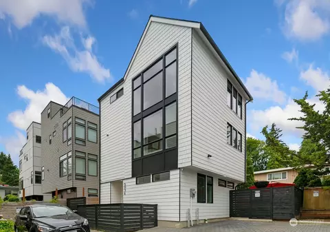 5034 Sand Point Pl NE, Seattle, WA 98105