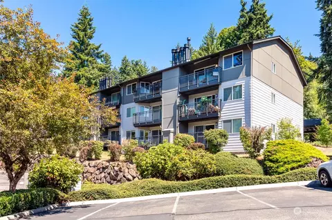 12717 NE 116th St #D301, Kirkland, WA 98034