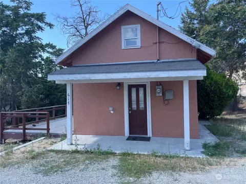 617 N Bradley St, Chelan, WA 98816