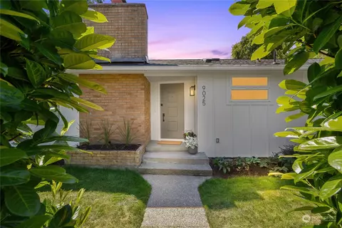 9025 32nd Ave NE, Seattle, WA 98115