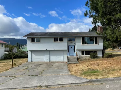 1038 W 10th St, Port Angeles, WA 98363