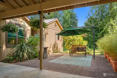 5943 NE 200th Ct, Kenmore, WA 98028