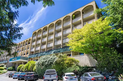 2929 76th Ave SE #202, Mercer Island, WA 98040