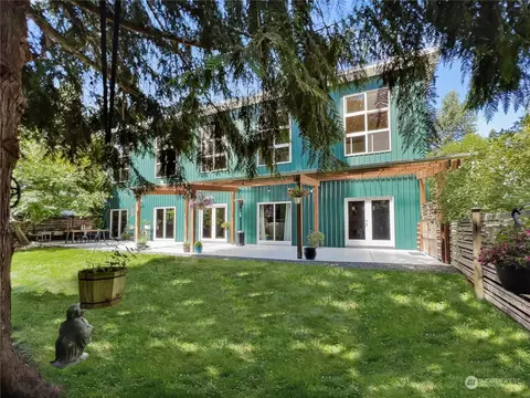 13914 Toad Holler Pl NE, Bainbridge Island, WA 98110
