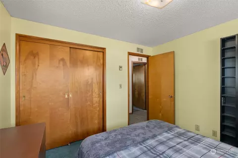 Bedroom - 434 Cispus Rd, Randle, WA 98377 photo 4 of 5