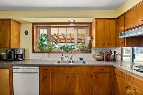Kitchen - 434 Cispus Rd, Randle, WA 98377 photo 3 of 4