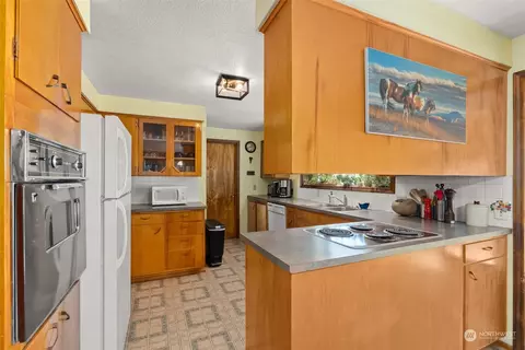 Kitchen - 434 Cispus Rd, Randle, WA 98377 photo 2 of 4