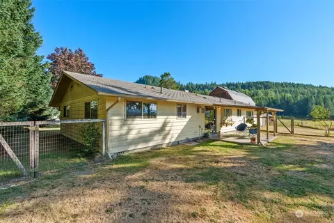 Exterior - 434 Cispus Rd, Randle, WA 98377 photo 5 of 9