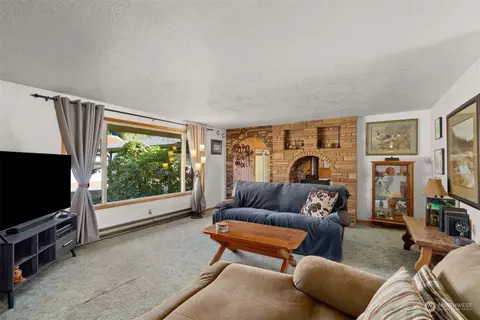 Living - 434 Cispus Rd, Randle, WA 98377 photo 1 of 4