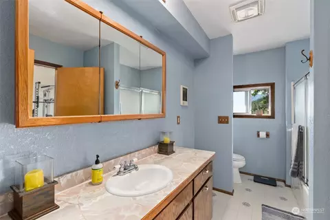 Bath - 434 Cispus Rd, Randle, WA 98377 photo 1 of 2