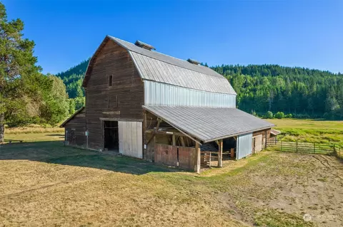 Exterior - 434 Cispus Rd, Randle, WA 98377 photo 2 of 9