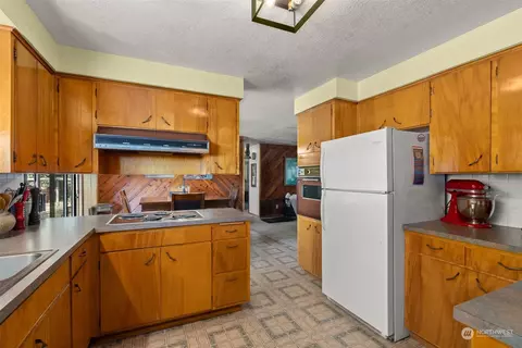 Kitchen - 434 Cispus Rd, Randle, WA 98377 photo 4 of 4