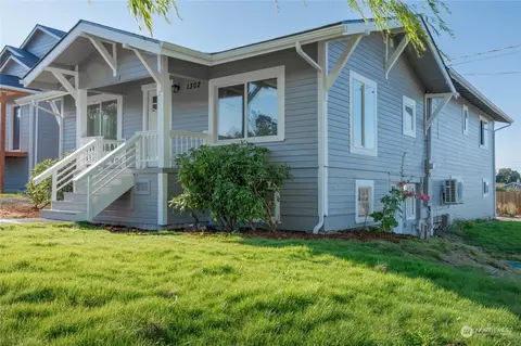 1302 31st St, Anacortes, WA 98221