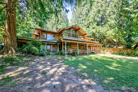 11030 Arrow Point Dr NE, Bainbridge Island, WA 98110