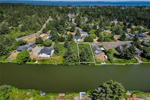 519 Canal Dr SE, Ocean Shores, WA 98569