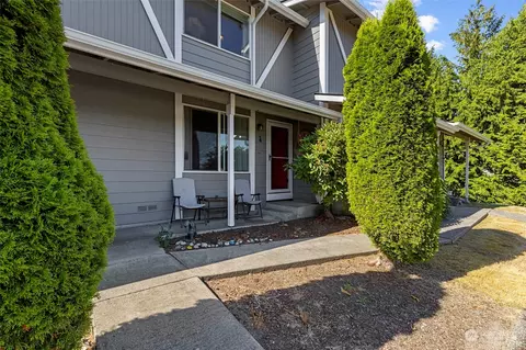 685 SE Ireland St #4, Oak Harbor, WA 98277