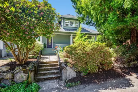 4233 Ashworth Ave N, Seattle, WA 98103