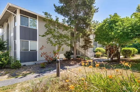 17305 NE 45th St #126, Redmond, WA 98052