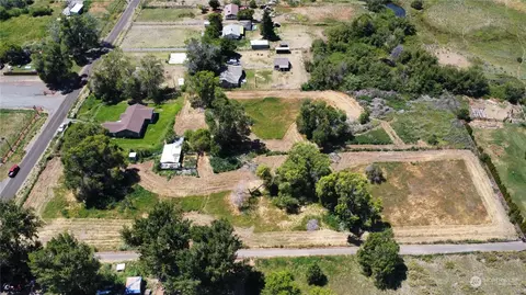 261 Coburn Loop Rd, White Swan, WA 98952