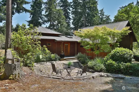 5575 Mutiny Bay Rd, Freeland, WA 98249
