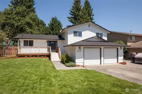 4216 NE 20th St, Renton, WA 98059