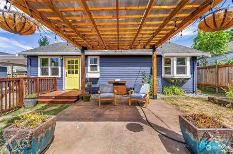 9012 7th Ave NW, Seattle, WA 98117