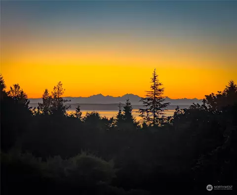 75 Seafarer Ln, Port Ludlow, WA 98365