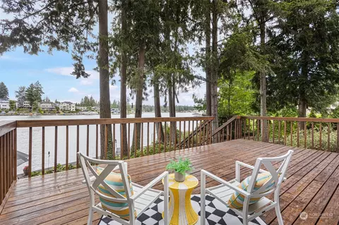 6433 S Island Dr E, Bonney Lake, WA 98391