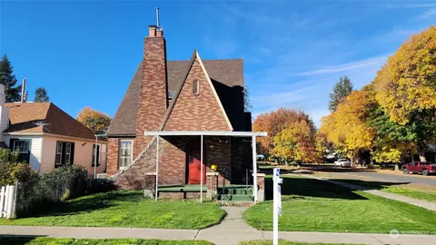 802 8th St, Davenport, WA 99122