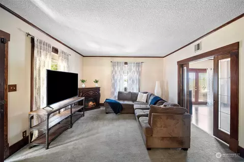 1017 E Smith St, Kent, WA 98030 photo 4