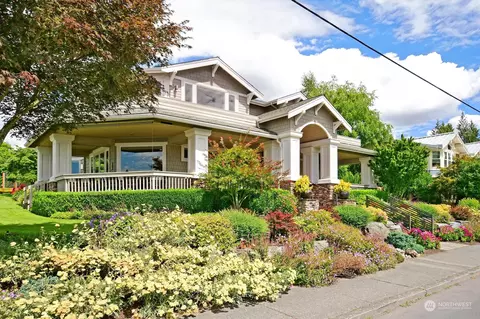 246 7th Ave W, Kirkland, WA 98033