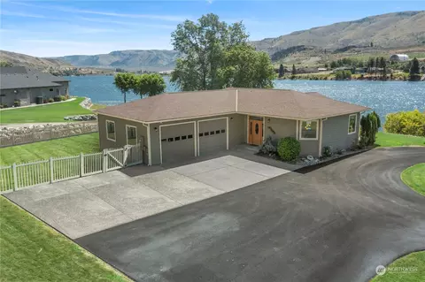 136 Stayman Flats Rd, Chelan, WA 98816