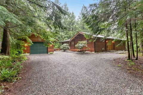 562 Sprague Valley Dr, Maple Falls, WA 98266