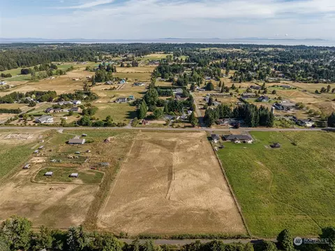 1575 W Hendrickson Rd, Sequim, WA 98382 photo 2