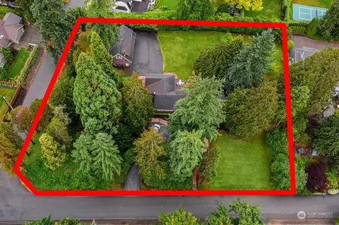 4015 95th Ave NE, Yarrow Point, WA 98004