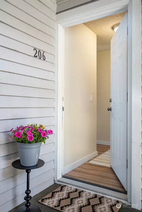 4185 W Lake Sammamish Pkwy SE #B206, Bellevue, WA 98008