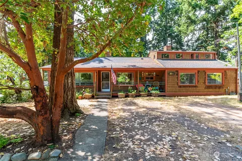 851 Park Ave, Oak Harbor, WA 98277